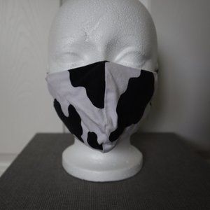 REVERSIBLE COW PRINT FACE MASK